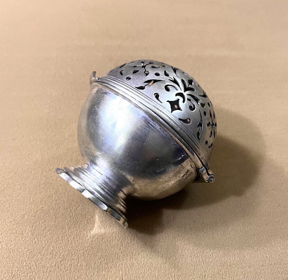 Antique Silver-plated Metal Sponge Ball From The 18th Century-photo-4