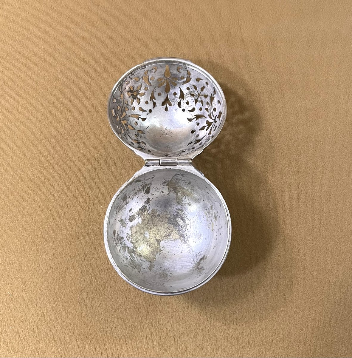 Antique Silver-plated Metal Sponge Ball From The 18th Century-photo-2