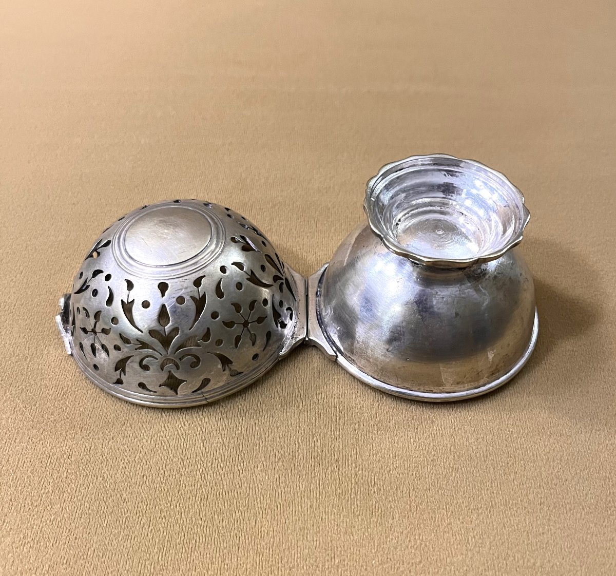 Antique Silver-plated Metal Sponge Ball From The 18th Century-photo-5