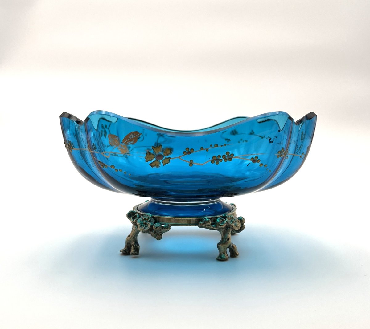 BACCARAT - coupe en cristal bleu émaillé sur base en bronze, fin XIXème-photo-1