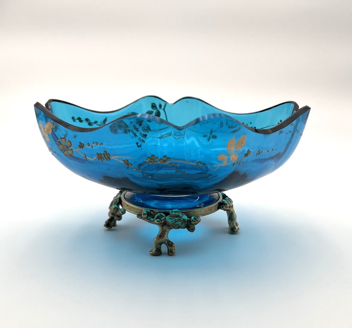 BACCARAT - coupe en cristal bleu émaillé sur base en bronze, fin XIXème-photo-2