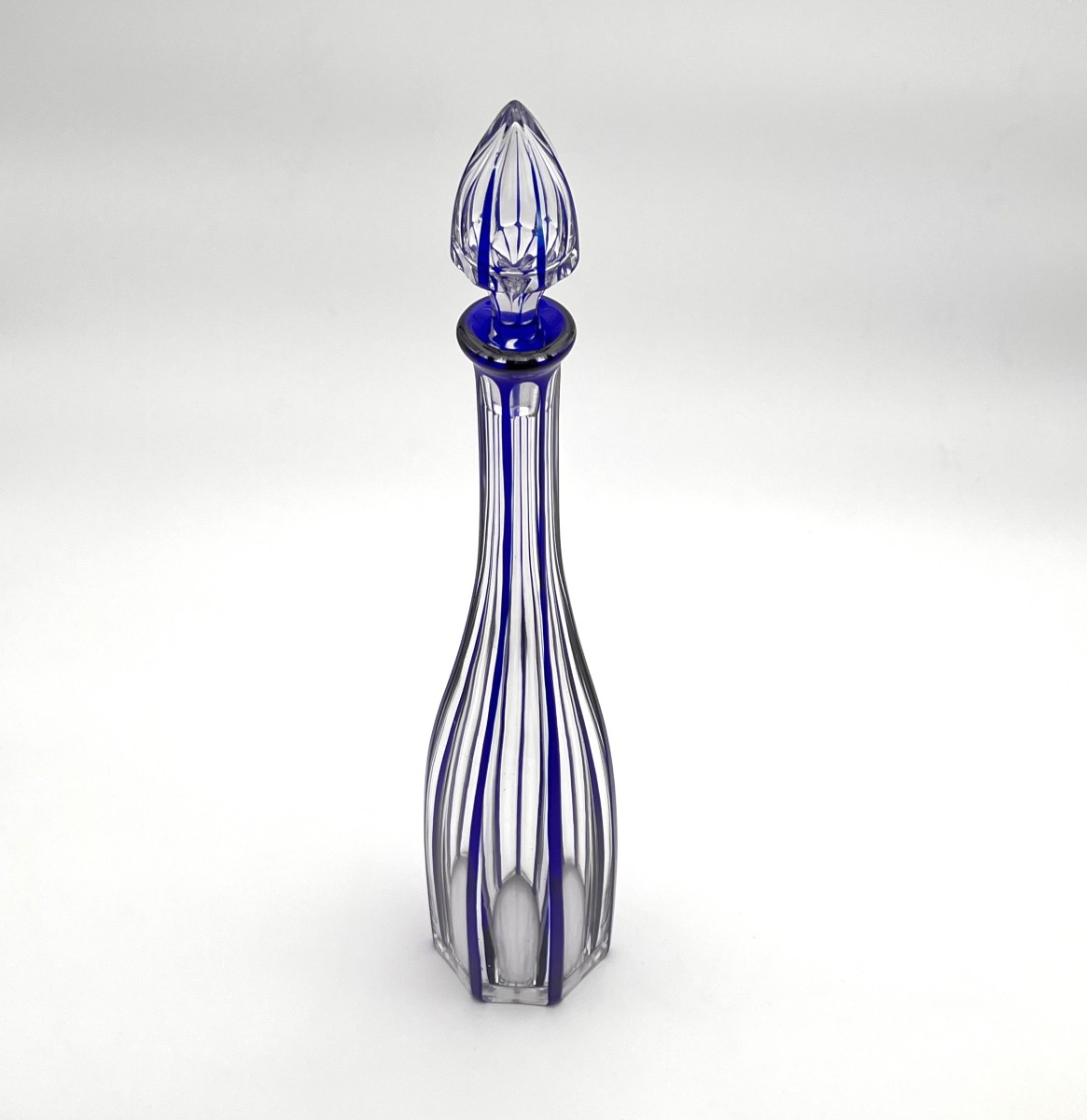 Baccarat - Antique Cut Crystal Decanter With Blue Overlay, Malmaison Model, 45.5 Cm-photo-2