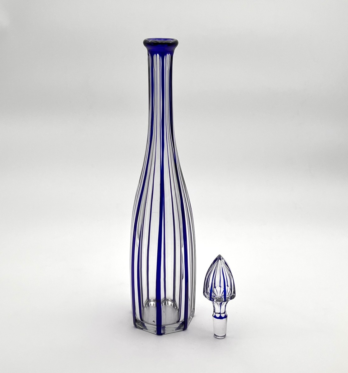 Baccarat - Antique Cut Crystal Decanter With Blue Overlay, Malmaison Model, 45.5 Cm-photo-4