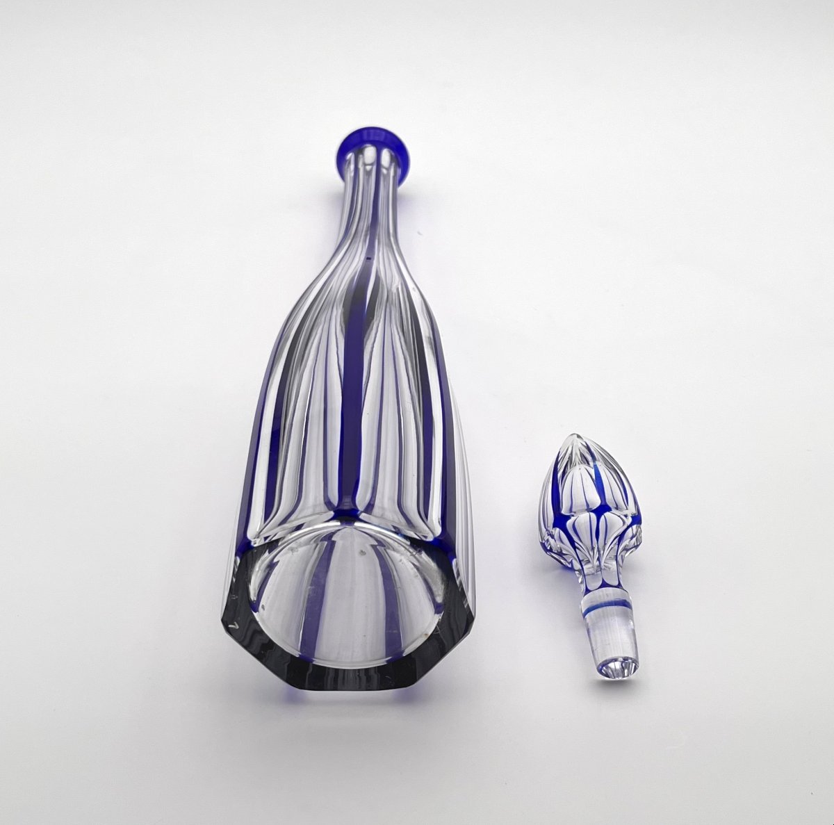 Baccarat - Antique Cut Crystal Decanter With Blue Overlay, Malmaison Model, 45.5 Cm-photo-3
