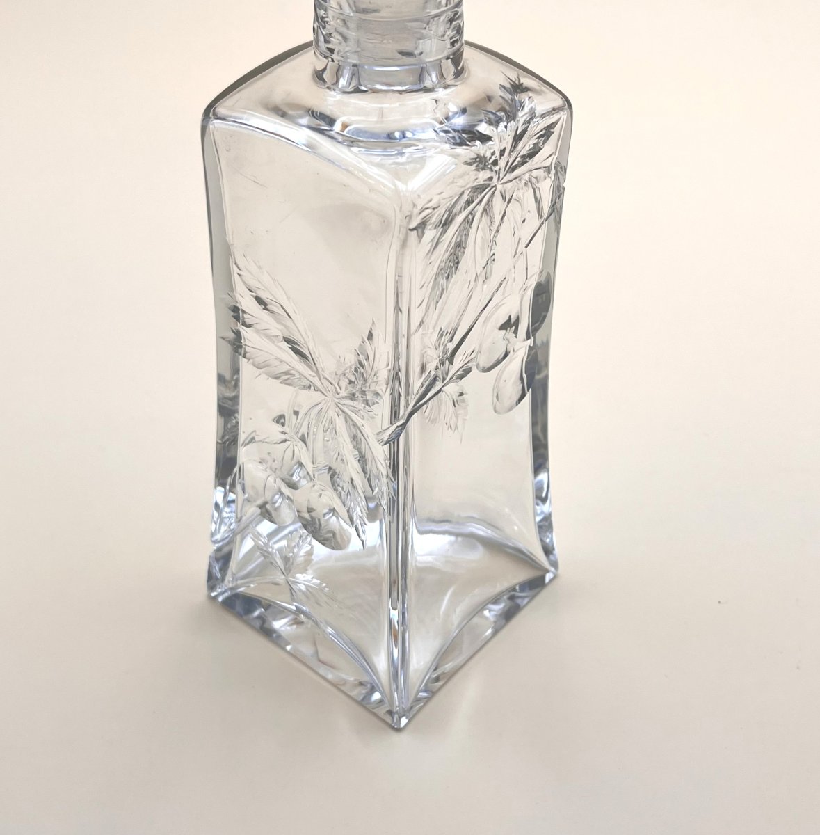 BACCARAT - carafe ancienne en cristal à décor taillé de cerises - estampillée-photo-2