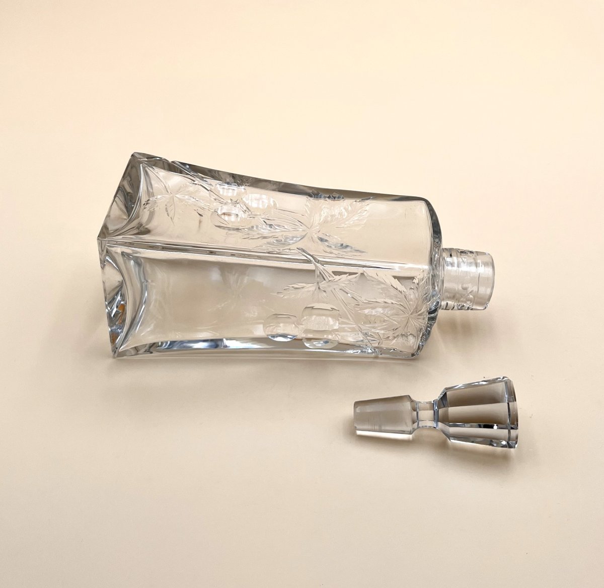 BACCARAT - carafe ancienne en cristal à décor taillé de cerises - estampillée-photo-5