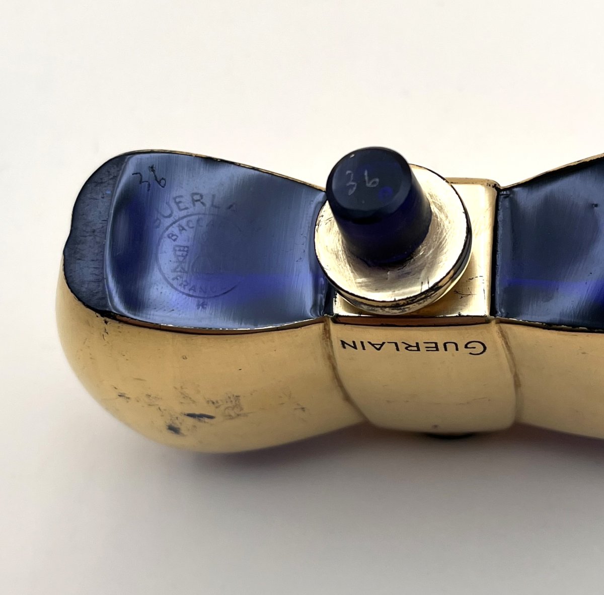 ancien flacon NOEUD PAPILLON en cristal bleu de BACCARAT pour le parfum COQUE D'OR de GUERLAIN-photo-2