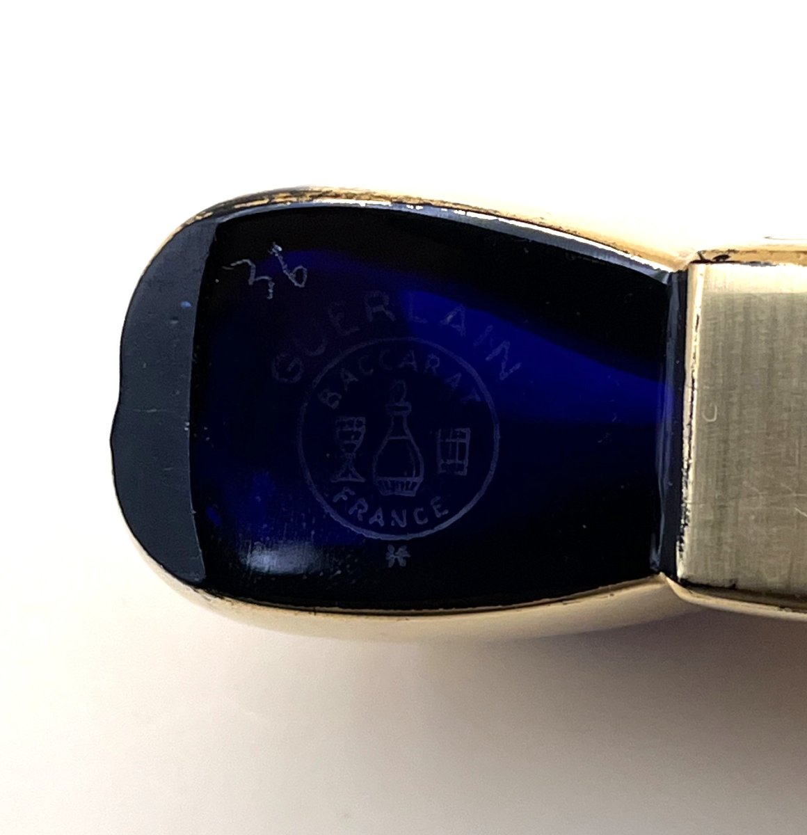 ancien flacon NOEUD PAPILLON en cristal bleu de BACCARAT pour le parfum COQUE D'OR de GUERLAIN-photo-7