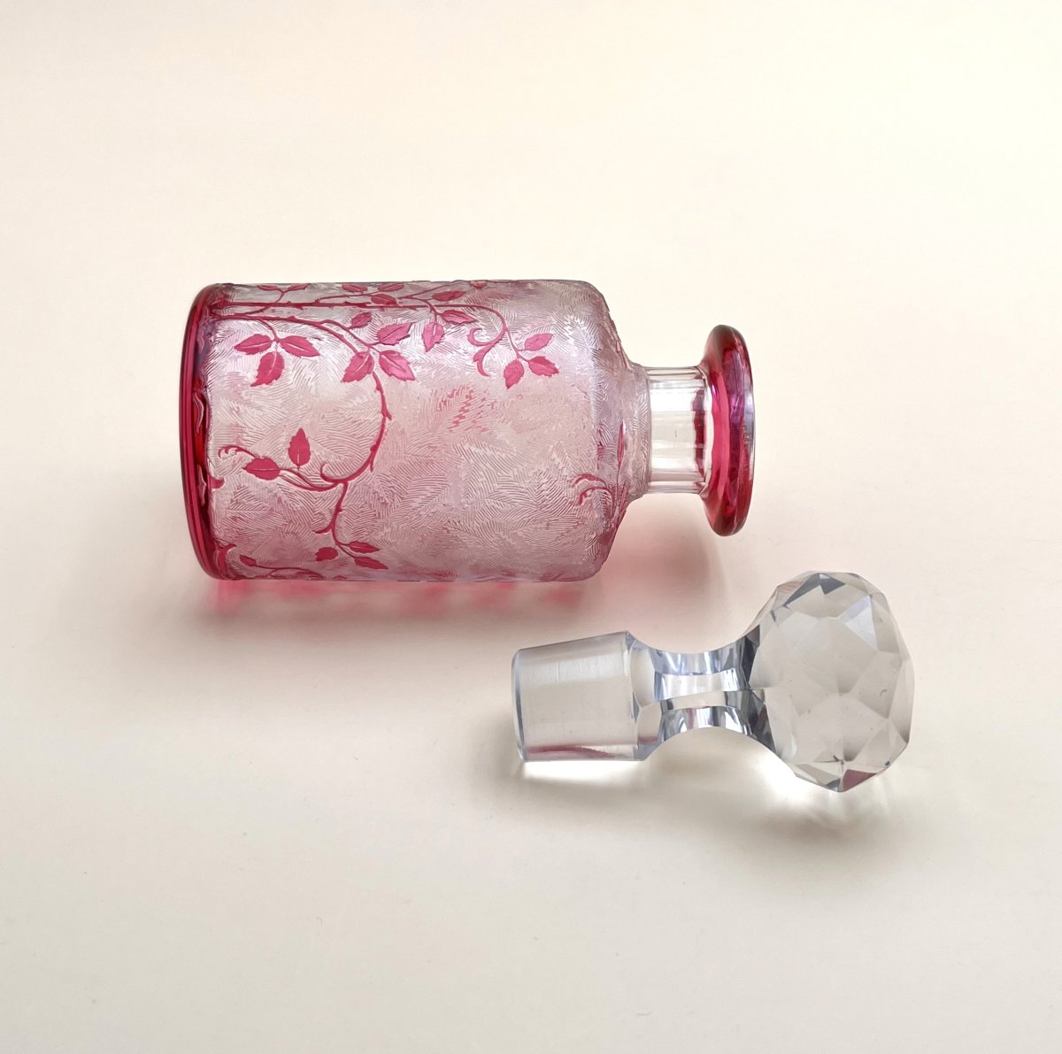 BACCARAT - ancien flacon à parfum en cristal gravé à l'acide, modèle EGLANTIER 16 cm-photo-2