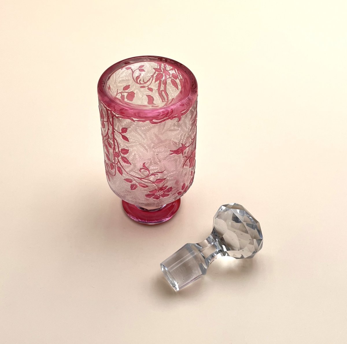 BACCARAT - ancien flacon à parfum en cristal gravé à l'acide, modèle EGLANTIER 16 cm-photo-4