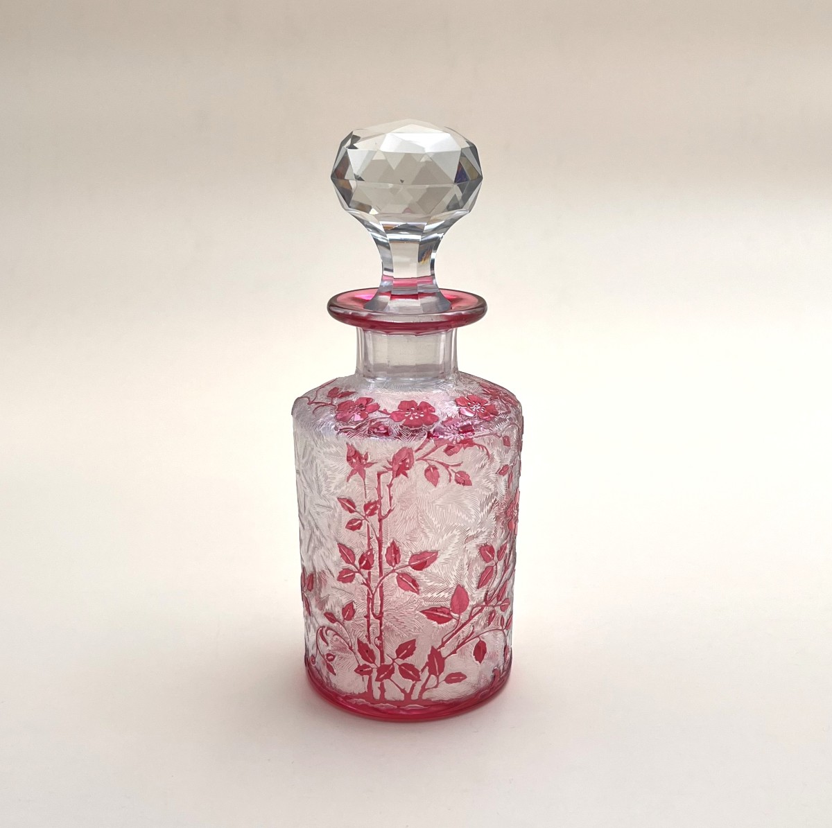 BACCARAT - ancien flacon à parfum en cristal gravé à l'acide, modèle EGLANTIER 17,5 cm