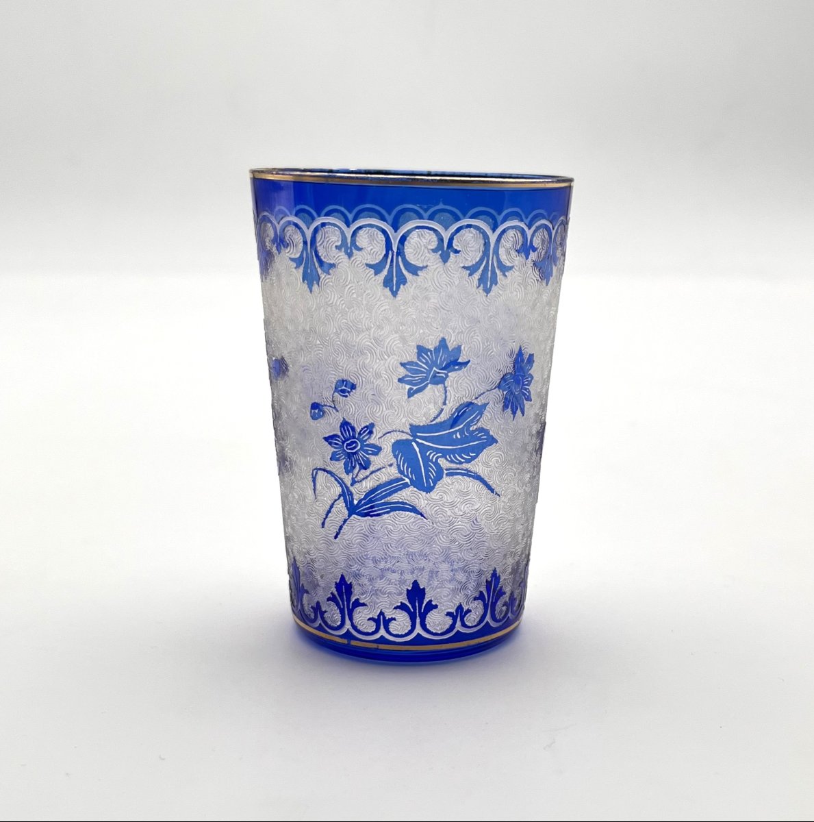 SAINT LOUIS - ancien verre / gobelet en cristal doublé bleu au décor gravé à l'acide-photo-2