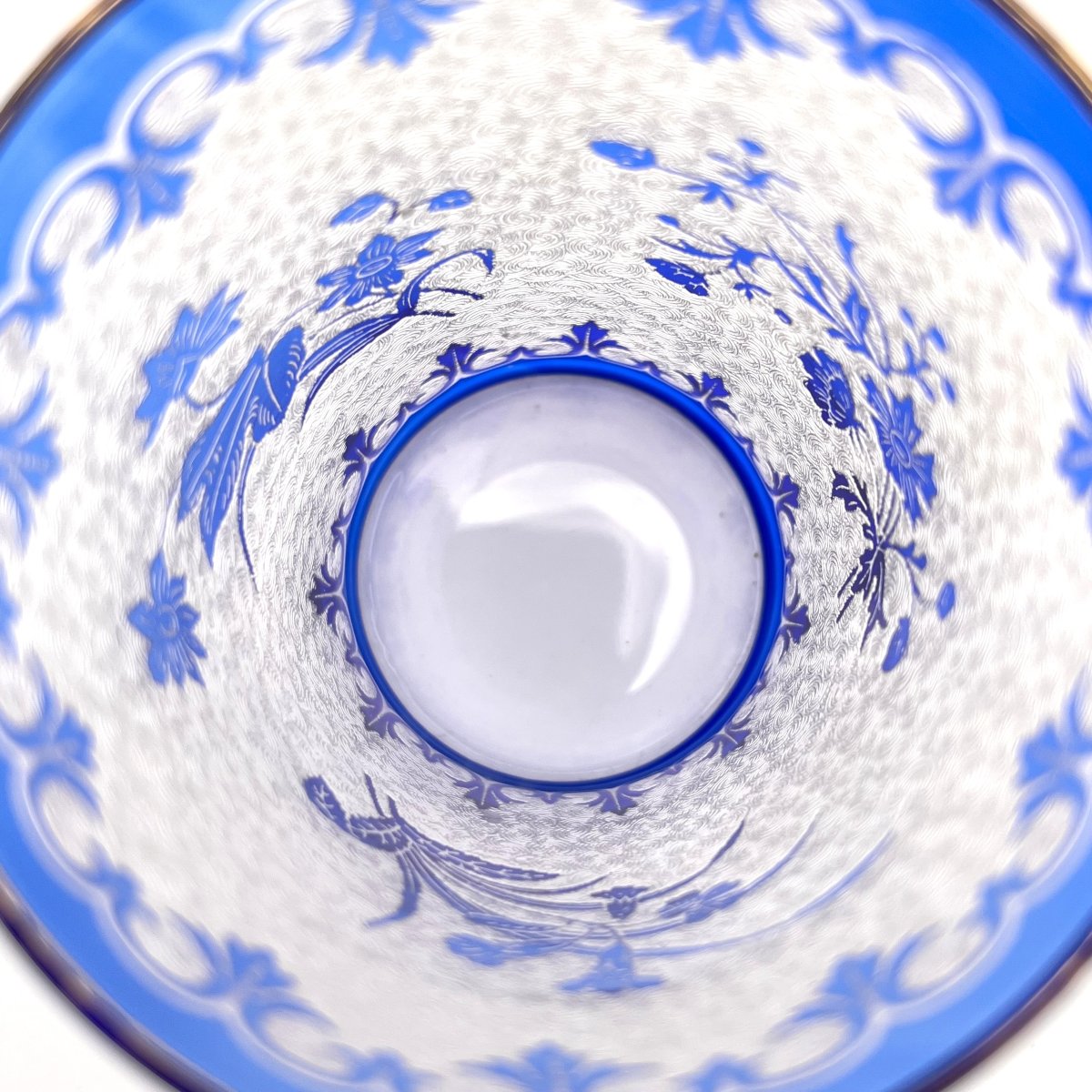SAINT LOUIS - ancien verre / gobelet en cristal doublé bleu au décor gravé à l'acide-photo-1