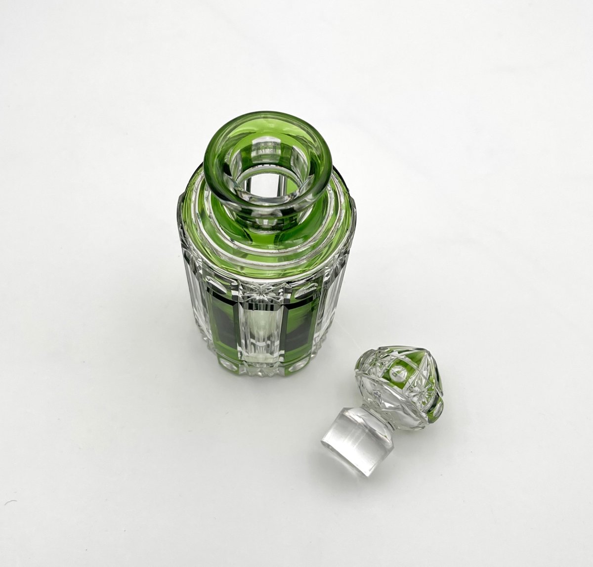 CRISTALLERIES DE NANCY - ancien flacon à parfum ART DECO en cristal doublé VERT 17 cm-photo-1