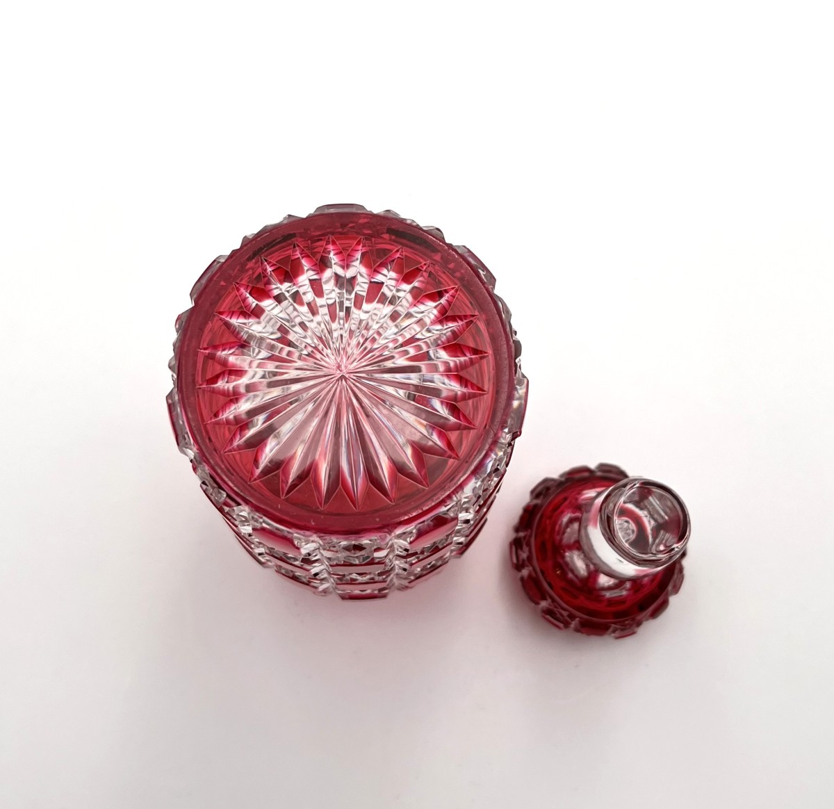 BACCARAT - ancien flacon à parfum en cristal doublé ROUGE, modèle DIAMANTS PIERRERIES.-photo-7