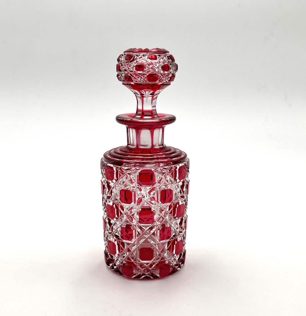 BACCARAT - ancien flacon à parfum en cristal doublé ROUGE, modèle DIAMANTS PIERRERIES.