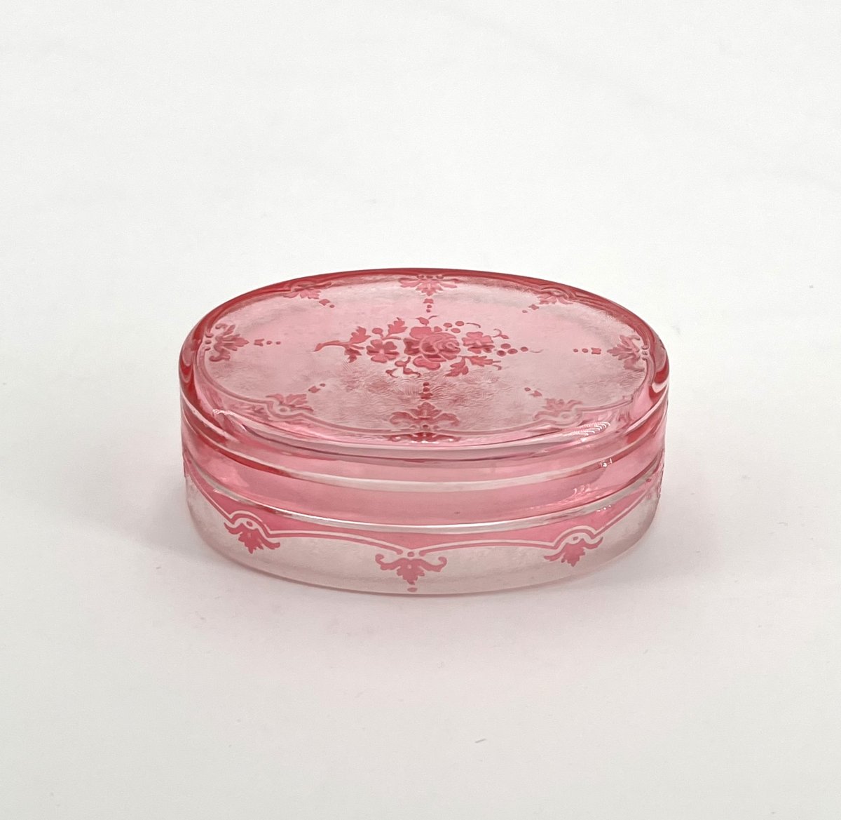 VAL SAINT LAMBERT - boite ovale en cristal doublé ROSE décor gravé à l'acide, estampillée