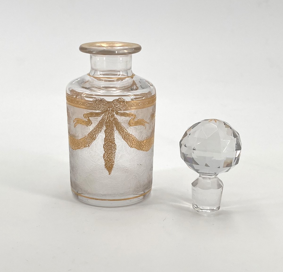 Saint Louis - Perfume Bottle In Crystal, Acid-etched And Gilded Louis XVI Decor-photo-3