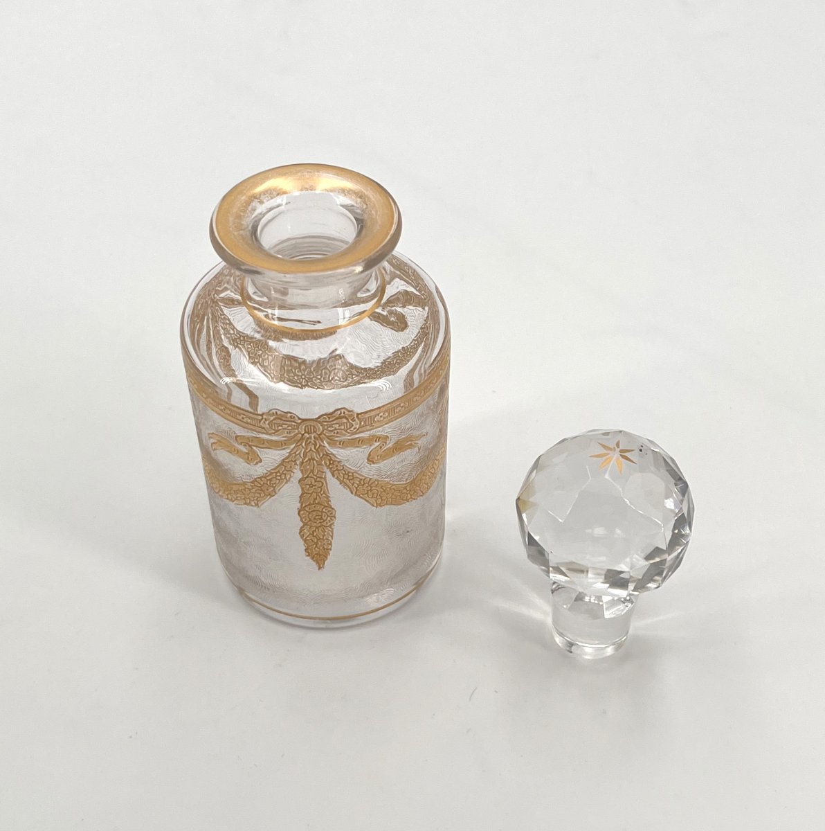 Saint Louis - Perfume Bottle In Crystal, Acid-etched And Gilded Louis XVI Decor-photo-4