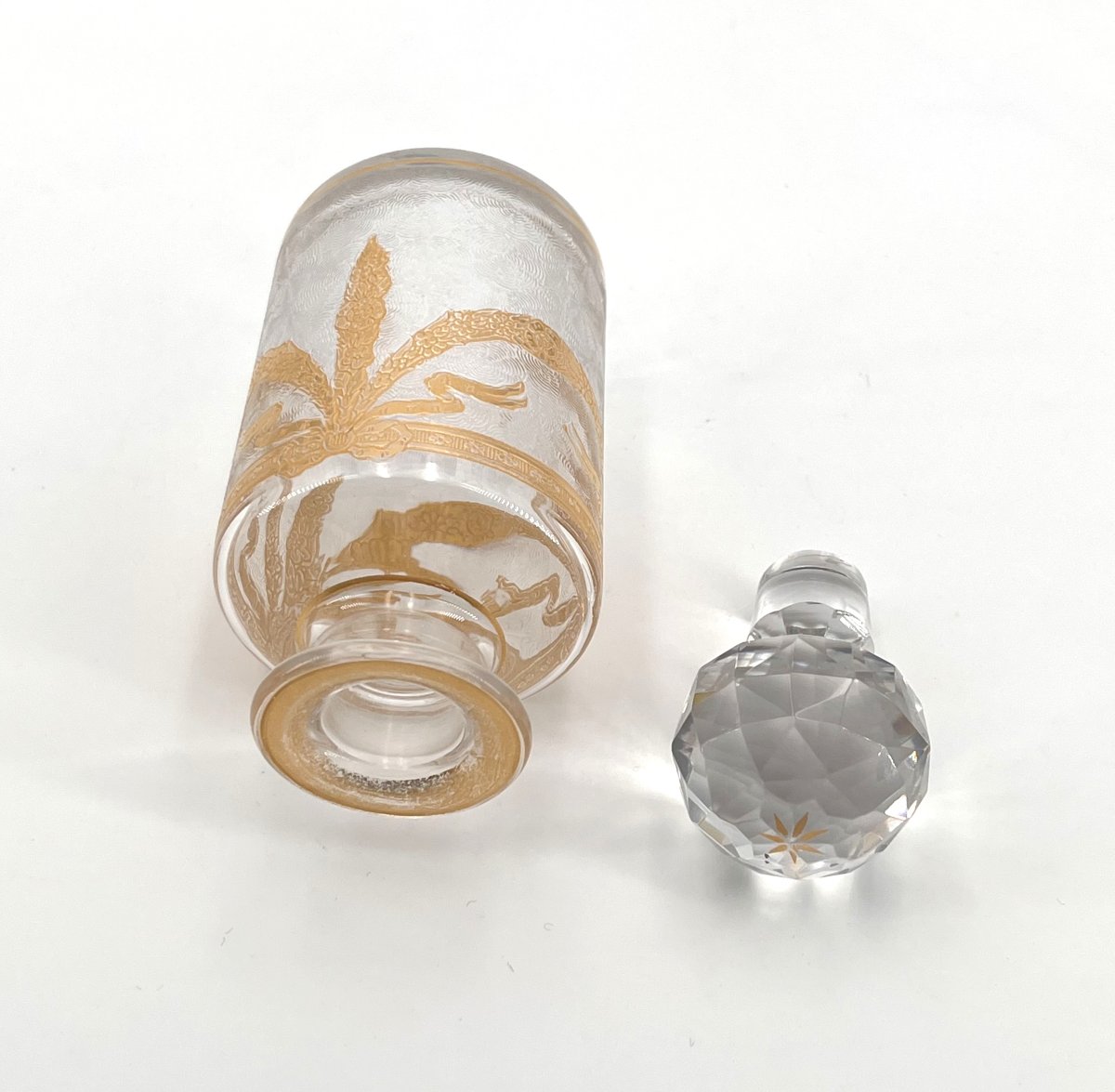 Saint Louis - Perfume Bottle In Crystal, Acid-etched And Gilded Louis XVI Decor-photo-3