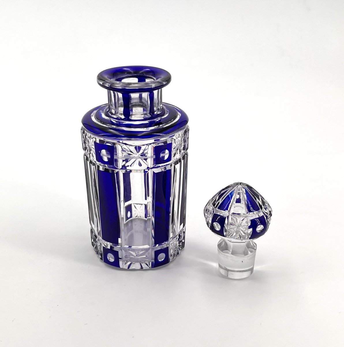 Cristalleries De Nancy - Art Deco Period Perfume Bottle In Cut Crystal With Blue Lining-photo-4