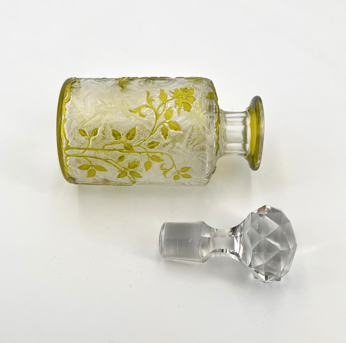 BACCARAT - ancien flacon à parfum en cristal doublé VERT gravé à l'acide, modèle EGLANTIER-photo-3