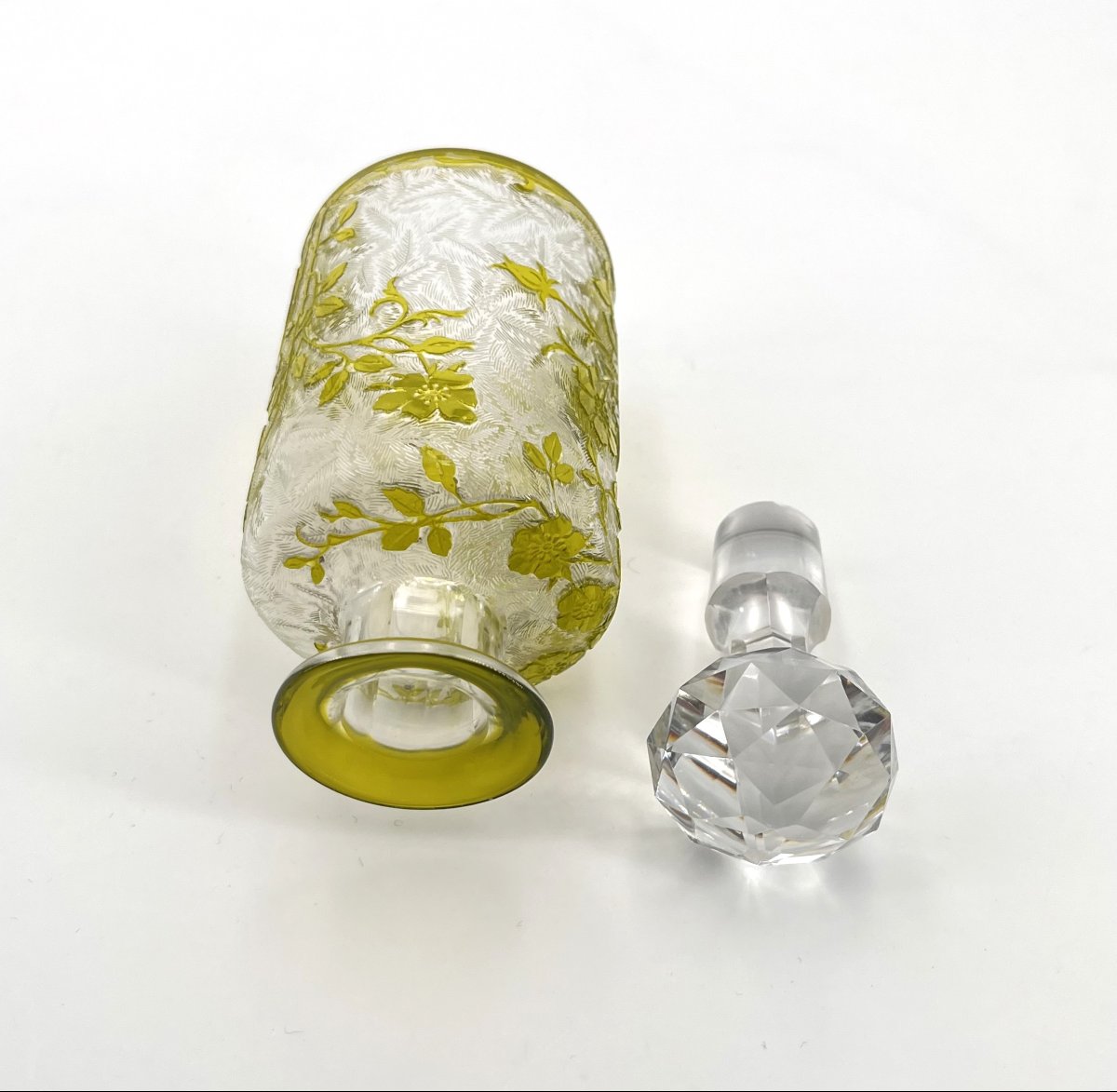 BACCARAT - ancien flacon à parfum en cristal doublé VERT gravé à l'acide, modèle EGLANTIER-photo-4