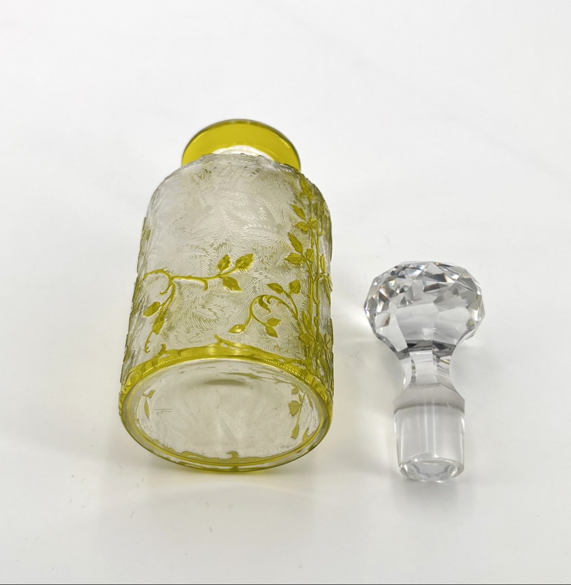 BACCARAT - ancien flacon à parfum en cristal doublé VERT gravé à l'acide, modèle EGLANTIER-photo-5