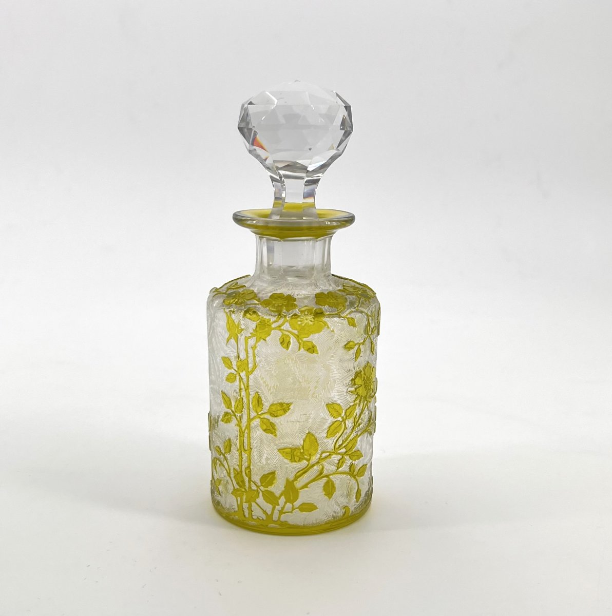 BACCARAT - ancien flacon à parfum en cristal doublé VERT gravé à l'acide, modèle EGLANTIER