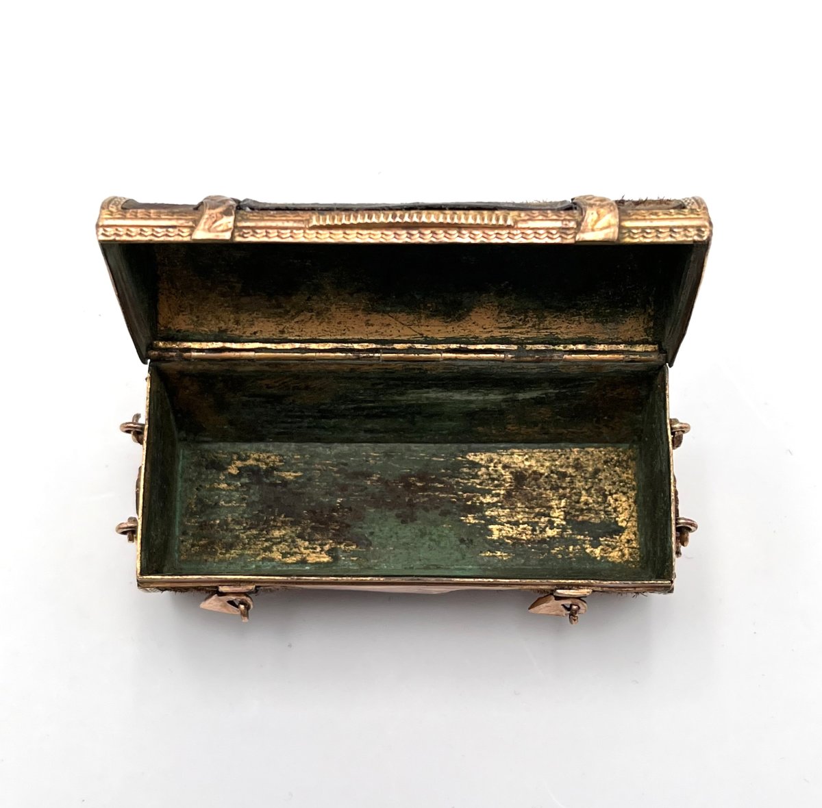 Antique Snuff Box / Snuff Box In Gilded Brass Depicting A Trunk, 18th Century-photo-2