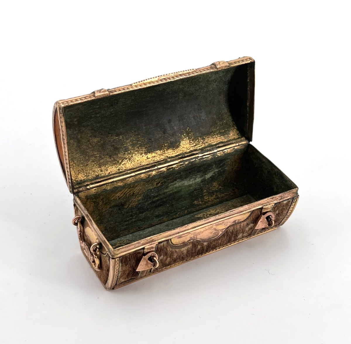 Antique Snuff Box / Snuff Box In Gilded Brass Depicting A Trunk, 18th Century-photo-3
