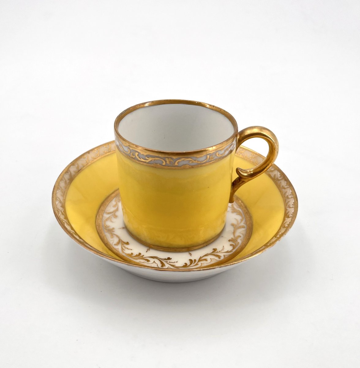 Manufacture Du Duc d'Angoulême - Yellow And Gold Paris Porcelain Litron Cup-photo-2