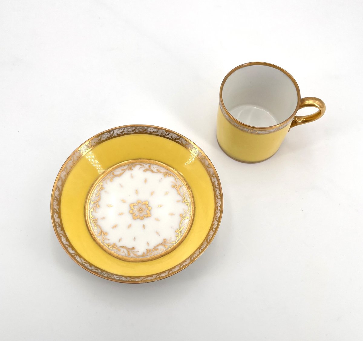 Manufacture Du Duc d'Angoulême - Yellow And Gold Paris Porcelain Litron Cup-photo-3