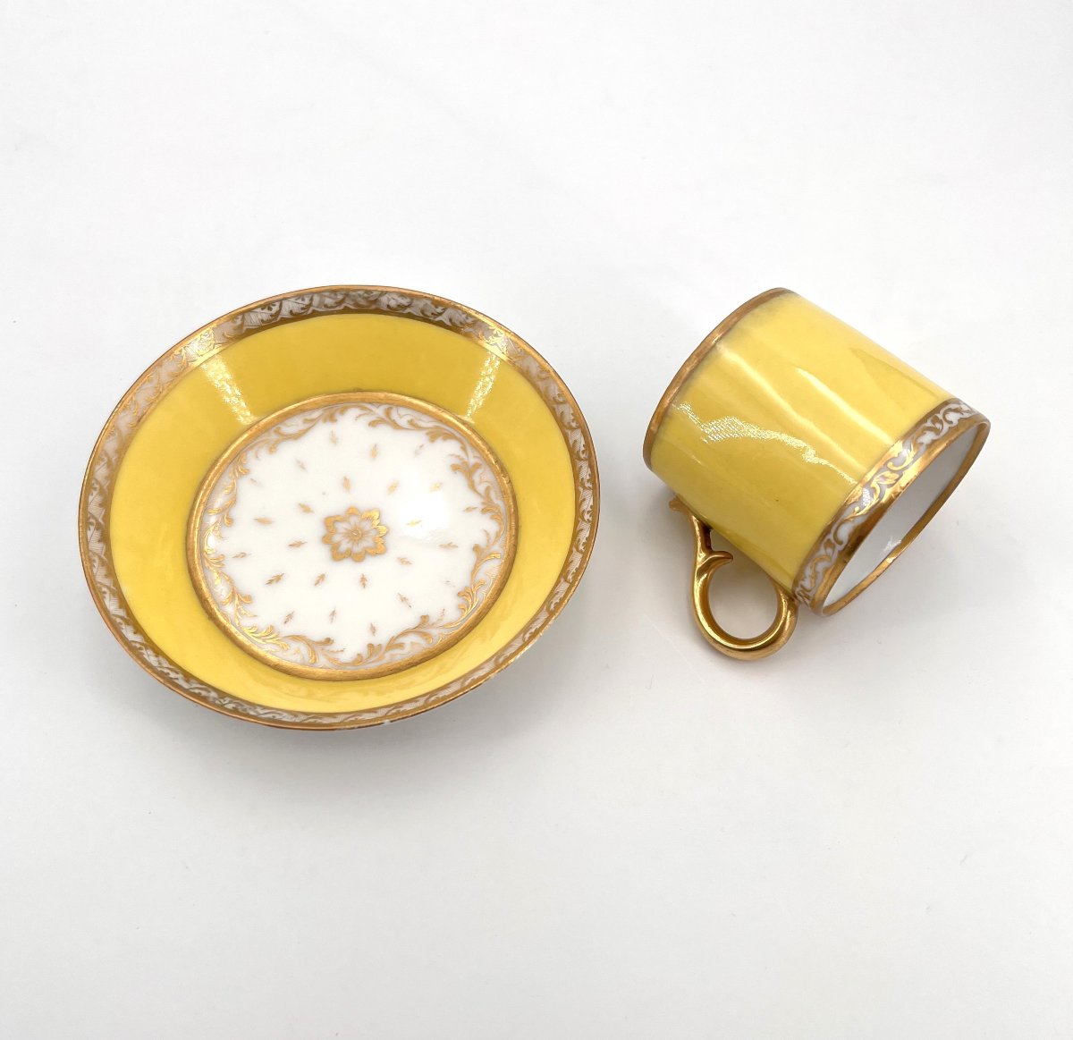Manufacture Du Duc d'Angoulême - Yellow And Gold Paris Porcelain Litron Cup-photo-4