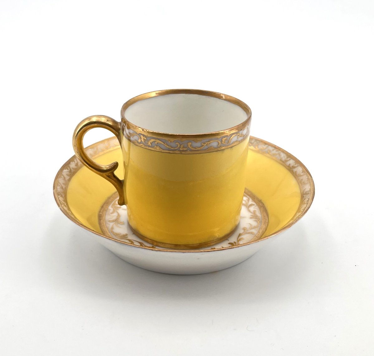 Manufacture Du Duc d'Angoulême - Yellow And Gold Paris Porcelain Litron Cup-photo-1
