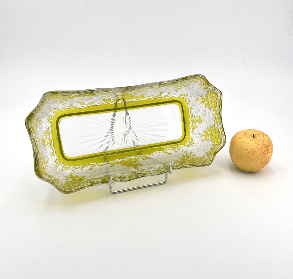 BACCARAT - jardinière de table en cristal doublé vert à décor de CHRYSANTHÈMES  gravé à l'acide-photo-3