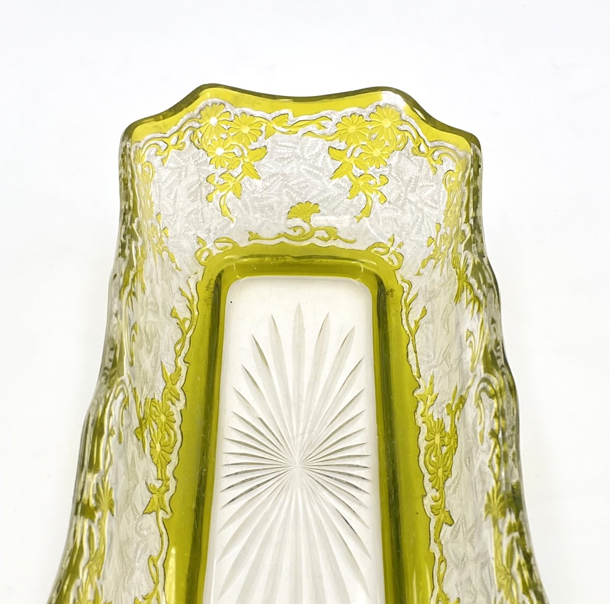 BACCARAT - jardinière de table en cristal doublé vert à décor de CHRYSANTHÈMES  gravé à l'acide-photo-4