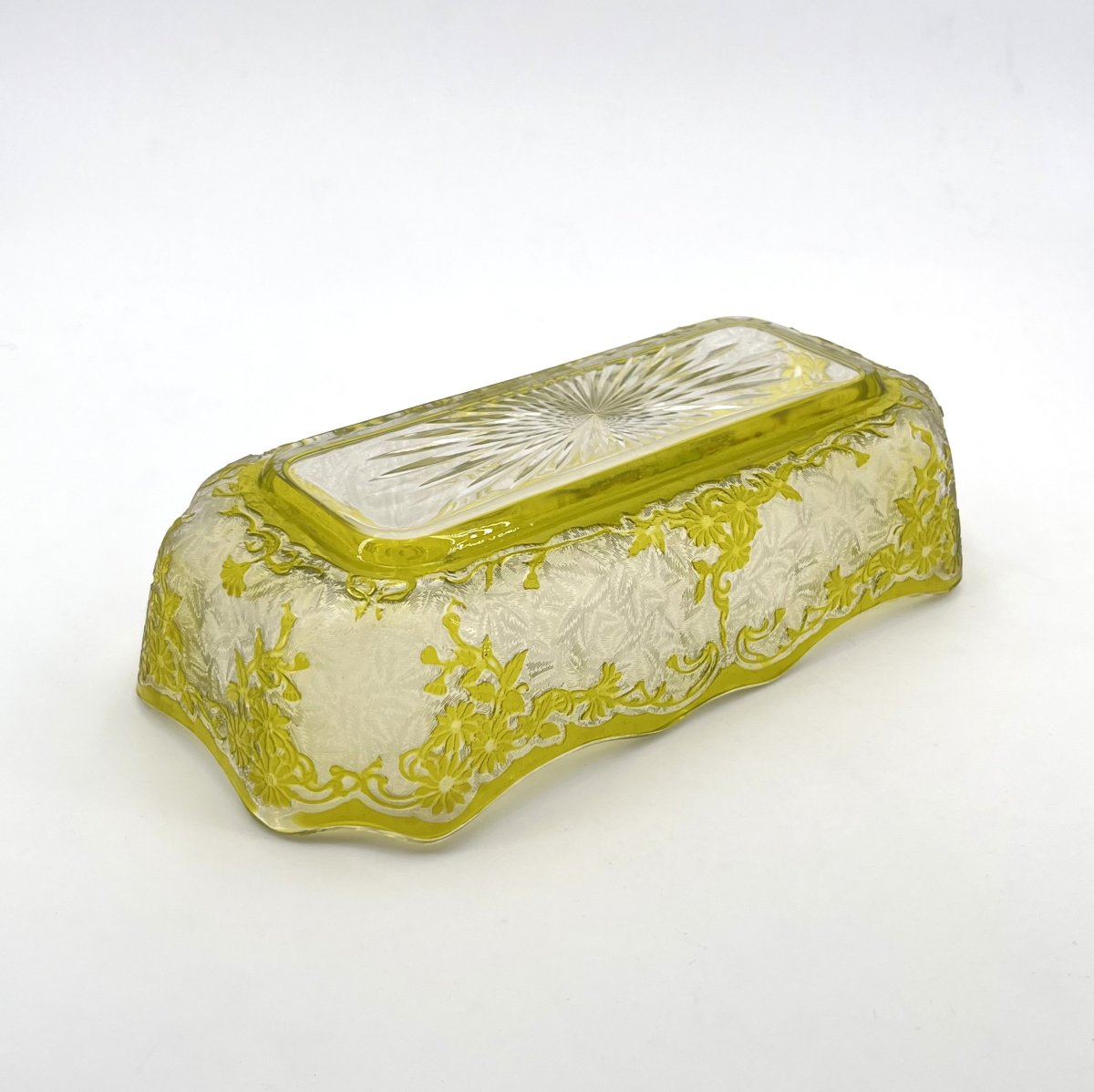 BACCARAT - jardinière de table en cristal doublé vert à décor de CHRYSANTHÈMES  gravé à l'acide-photo-7