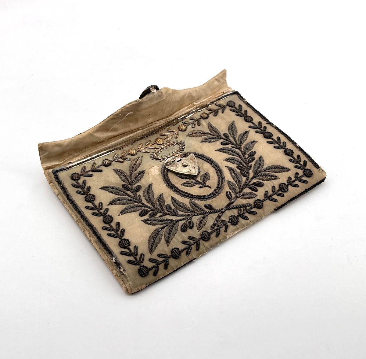 Louis XVI Period Gusseted Hard Clutch Bag In Silver-embroidered Silk-photo-2