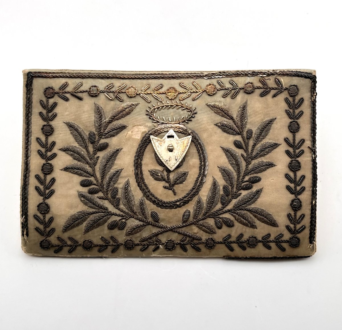 Louis XVI Period Gusseted Hard Clutch Bag In Silver-embroidered Silk-photo-4