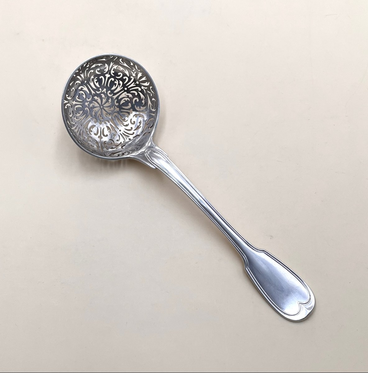 Cuillère saupoudreuse en argent massif, poinçons fermiers généraux, Paris 1787