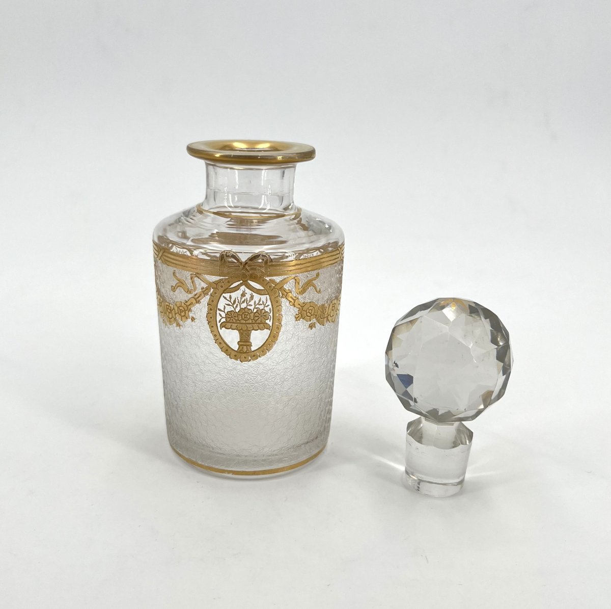 St. Louis - Crystal Perfume Bottle, Acid-etched Louis XVI Design, Gold-plated Sapho Model-photo-3