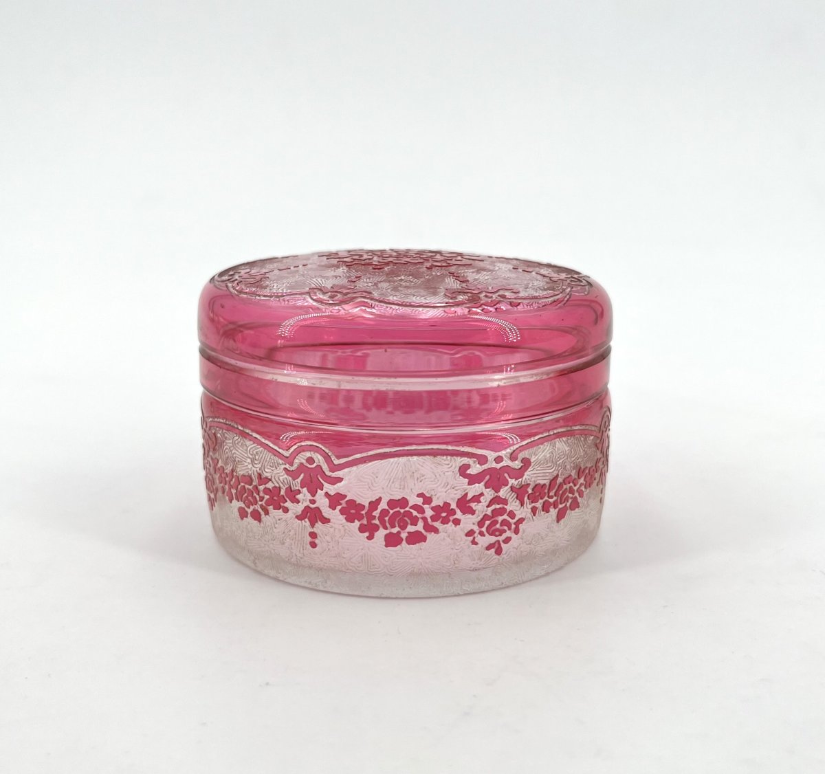 Val Saint Lambert - Round Crystal Box With Pink Lining, Acid-etched Design, Stamped-photo-2