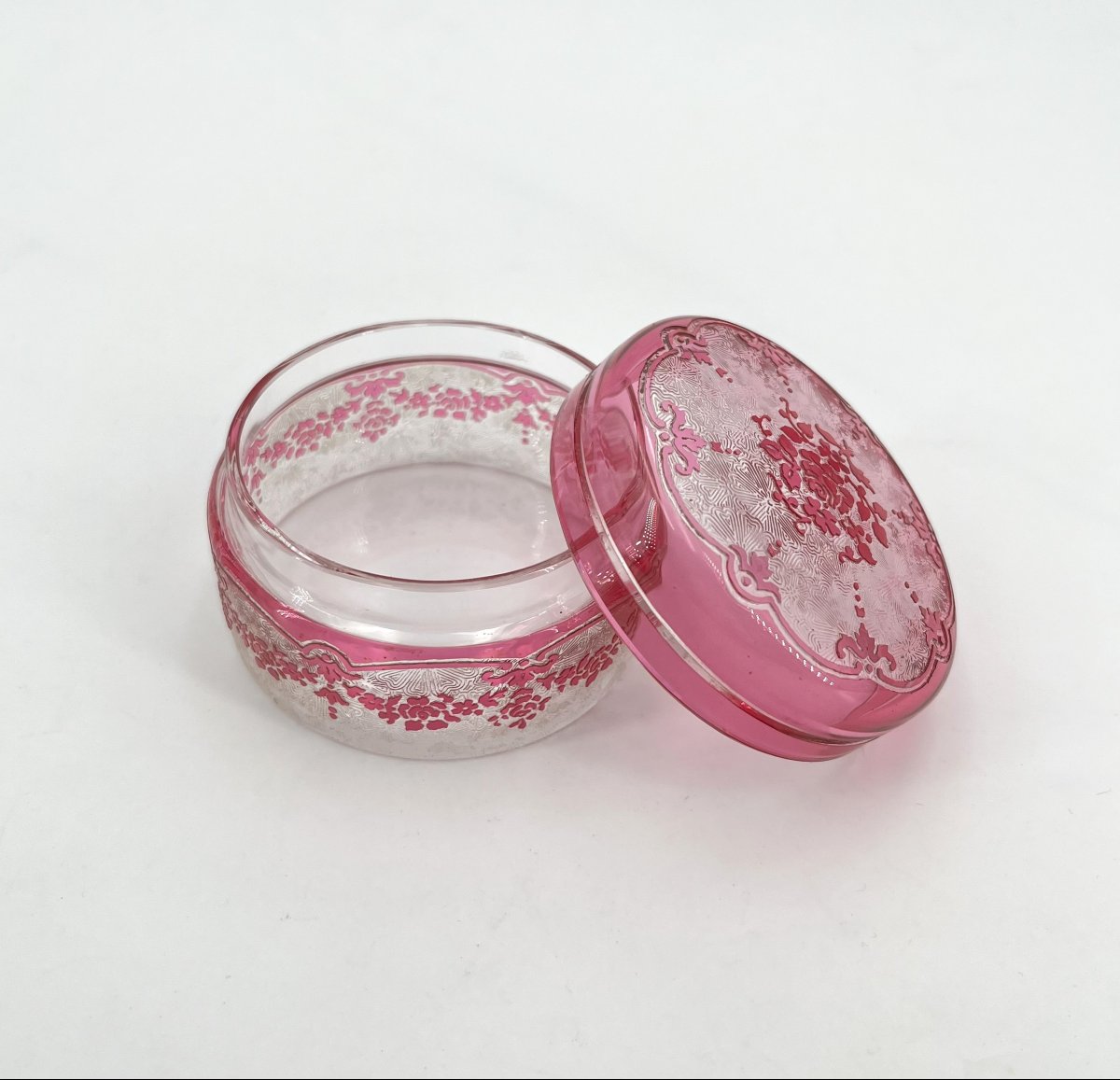 Val Saint Lambert - Round Crystal Box With Pink Lining, Acid-etched Design, Stamped-photo-4
