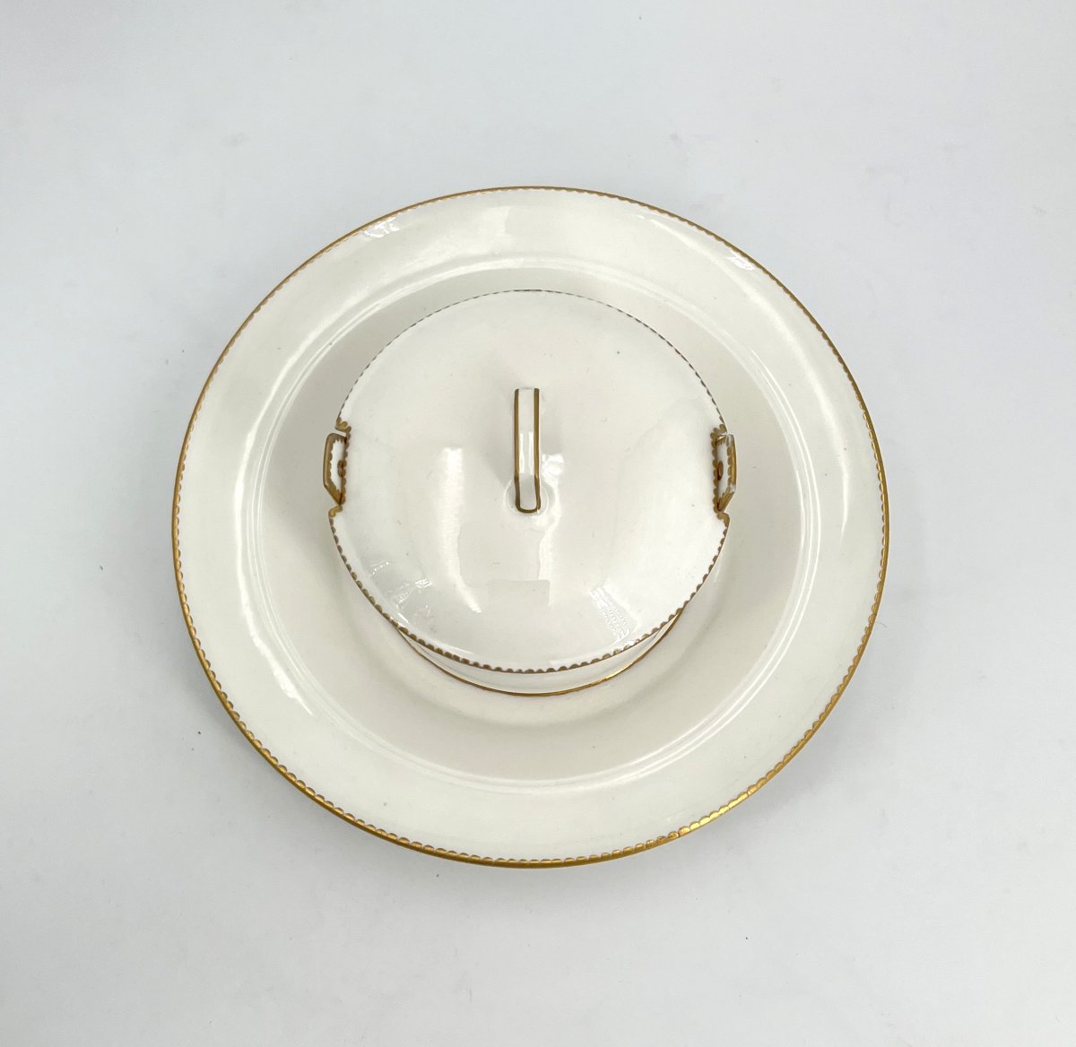 MANUFACTURE ROYALE DE SÈVRES - beurrier couvert en porcelaine et rehauts d'or, époque Louis XV-photo-4