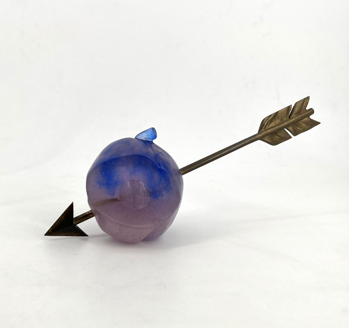 sculpture PRUNE en pâte de verre signée DAUM FRANCE et HILTON MAC CONNICO