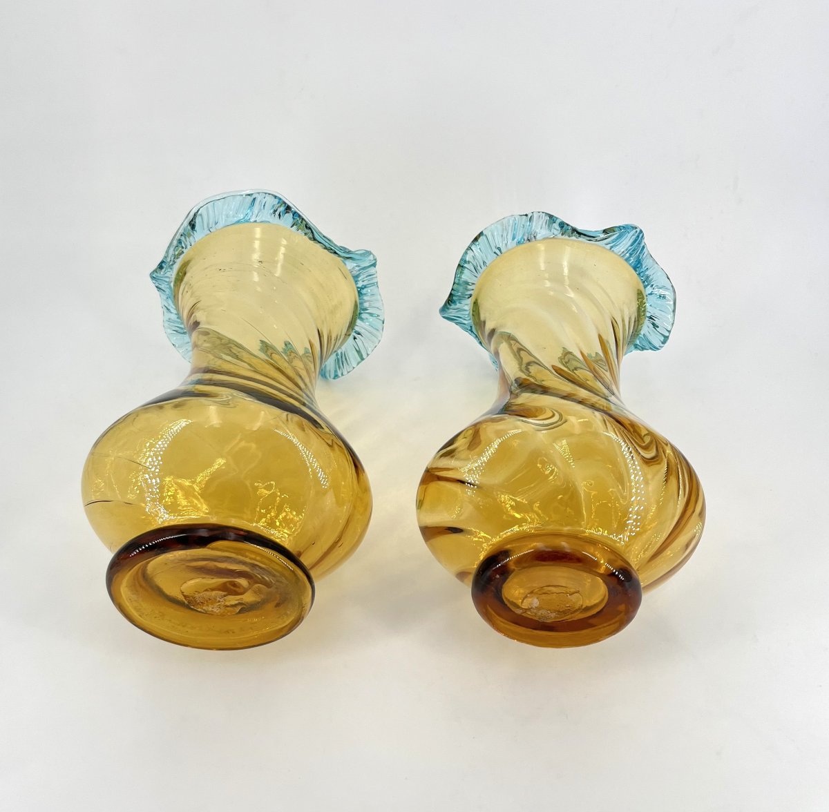 AUGUSTE JEAN - paire de vases en verre jaune à collerette bleue - 27,5 cm-photo-5