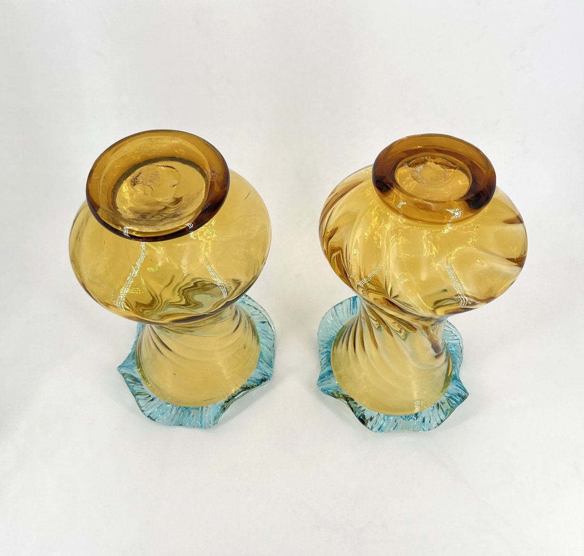 AUGUSTE JEAN - paire de vases en verre jaune à collerette bleue - 27,5 cm-photo-7