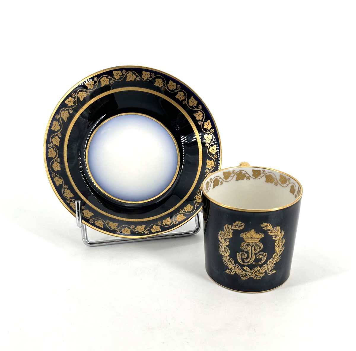 SÈVRES - tasse litron en porcelaine du roi Louis Philippe - château des Tuileries - 1846