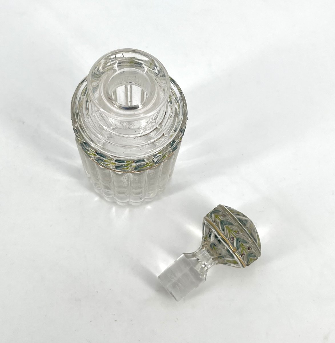 SAINT LOUIS - ancien flacon à parfum en cristal émaillé, modèle EMPIRE décor LAURIER 17,5 cm-photo-2